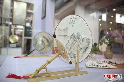 走馬文博會(huì) 文化創(chuàng)意產(chǎn)業(yè)展區(qū)展現(xiàn)中國民族特色