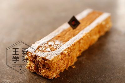 女生學(xué)習(xí)甜品制作,以后開個(gè)甜品店好不好-培訓(xùn)通